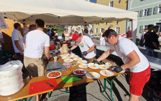 Längste Festtafel Bayerns