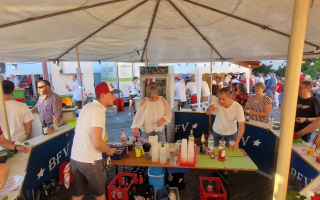 Längste Festtafel Bayerns