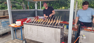 Gartenfest mit Regenschauern 